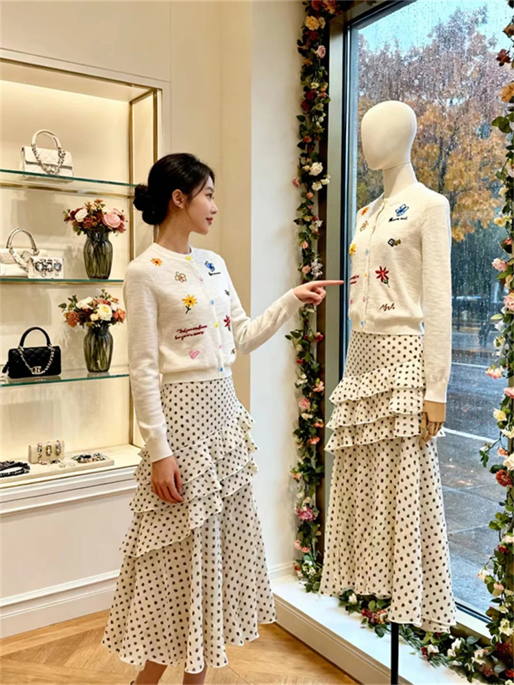 

Корейский вязаный комплект Gentle Wind: женский кардиган с завязками на талии и юбка в горошек, две части, новинка ранней осени.