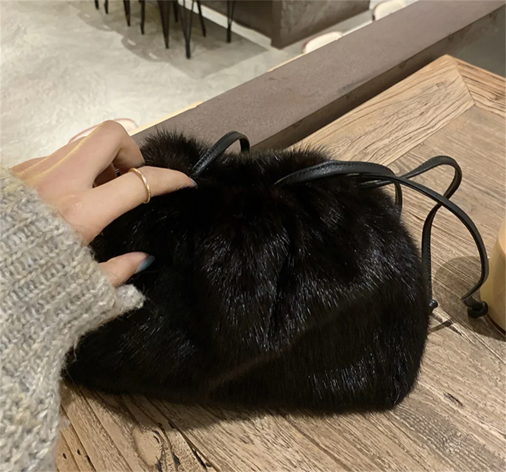 Fashion female Single-shoulder Bag Ladies Natumn Mink Drawstring Wrist Bags High-End Real Fluffy Fur Bags Women Black Mink Bag