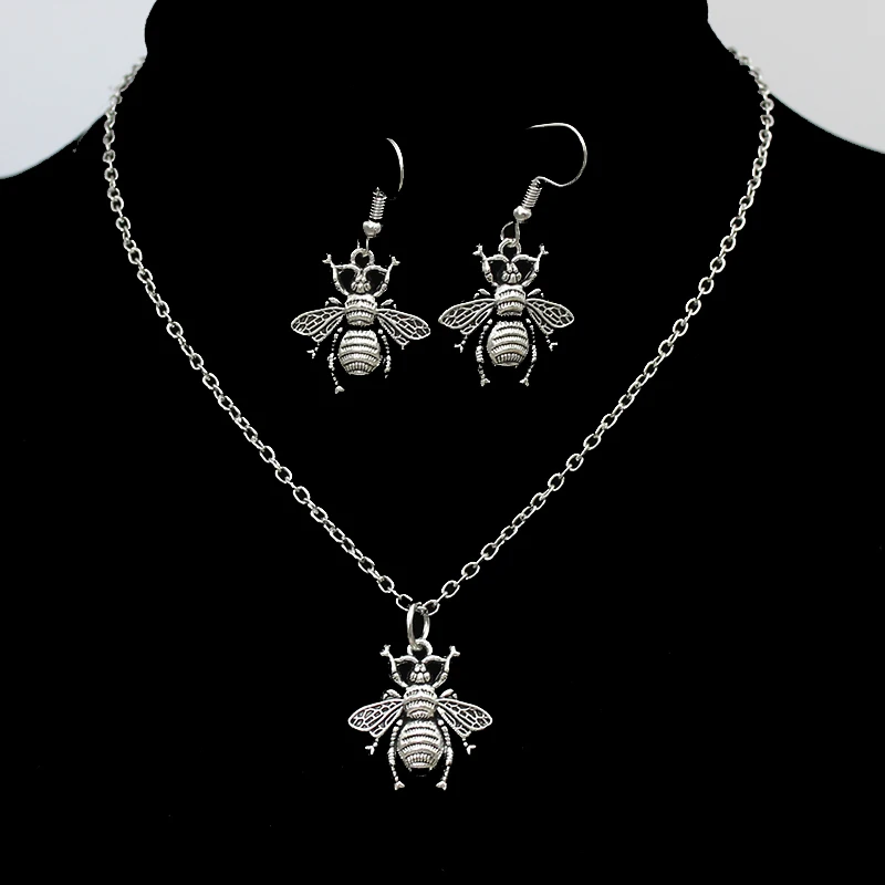 Vintage Silver Color Little Bee Pendant Chain Necklace Women Exaggerated Insect Clavicle Choker Neck  Jewelry Girl Gift Collar