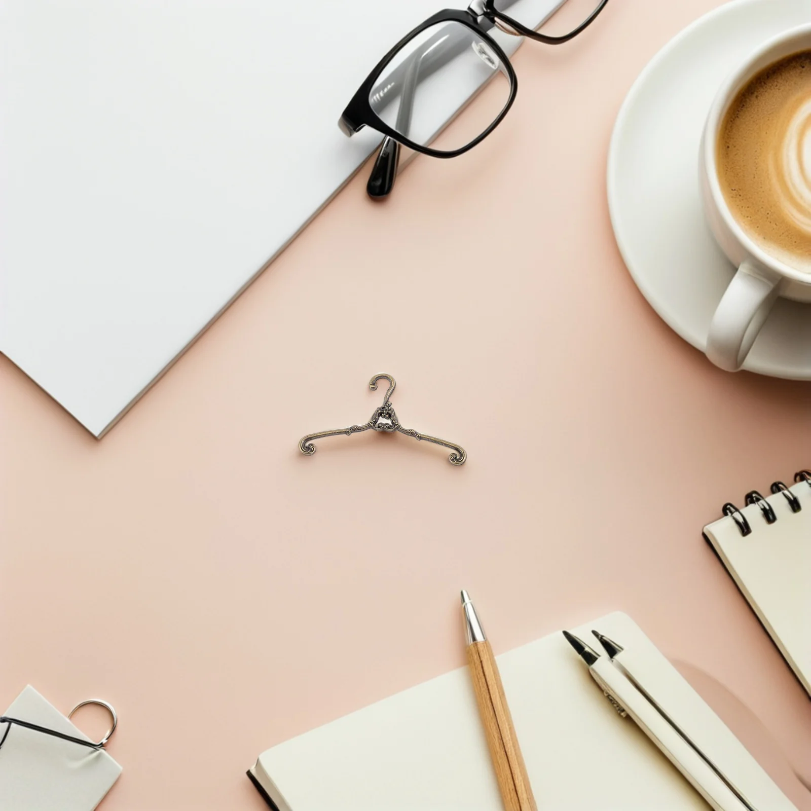 

30Pcs Mini Clothes Hangers Alloy for Dollhouse Wardrobe Display Mini Clothes Rack Accessories Metal Outfit Rack