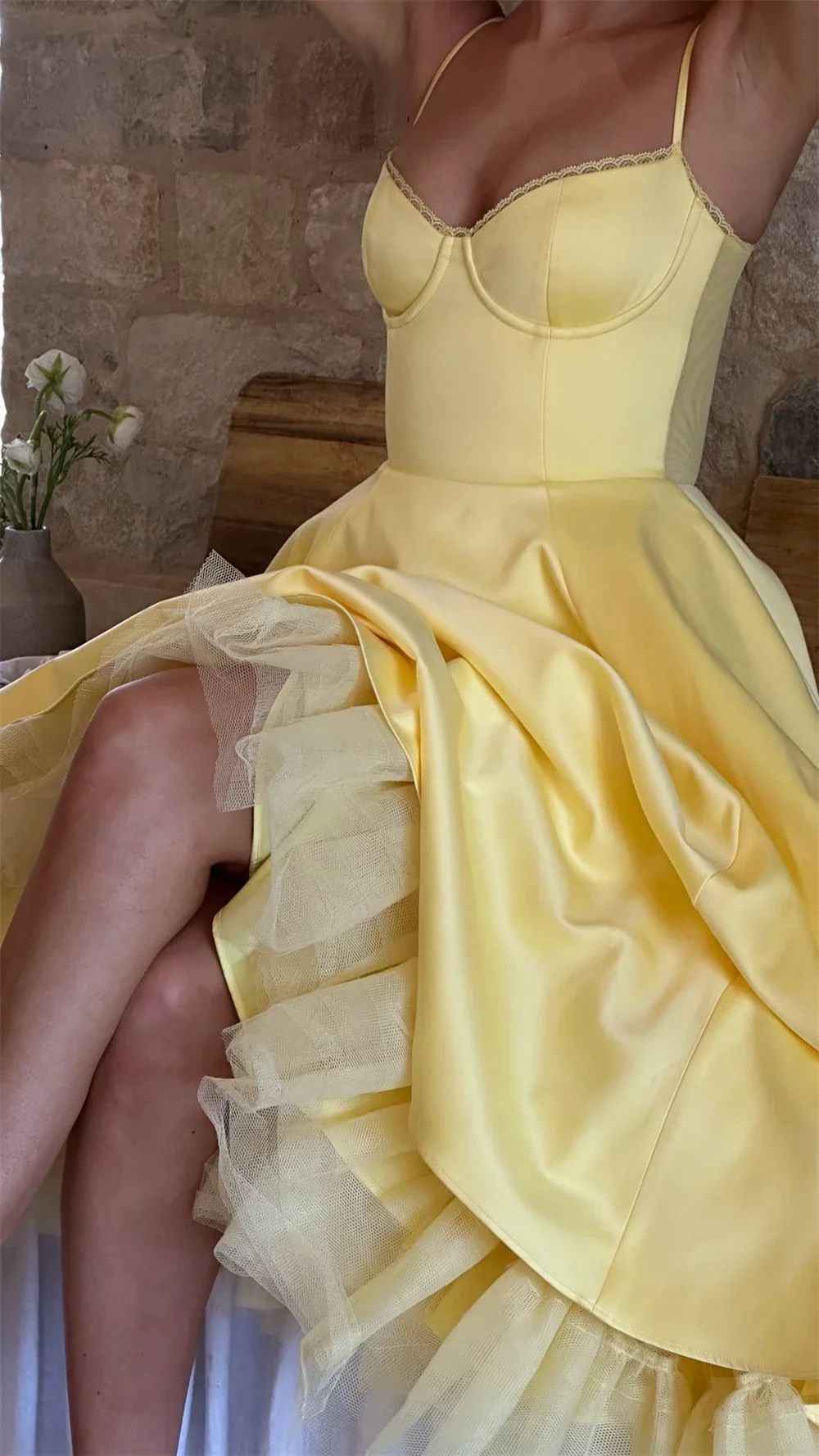 

Customized Yellow Spaghetti Strap A-Line Prom Dress Sleveeless Lace Appliques vestidos de noche Tra-Length Evening Dress