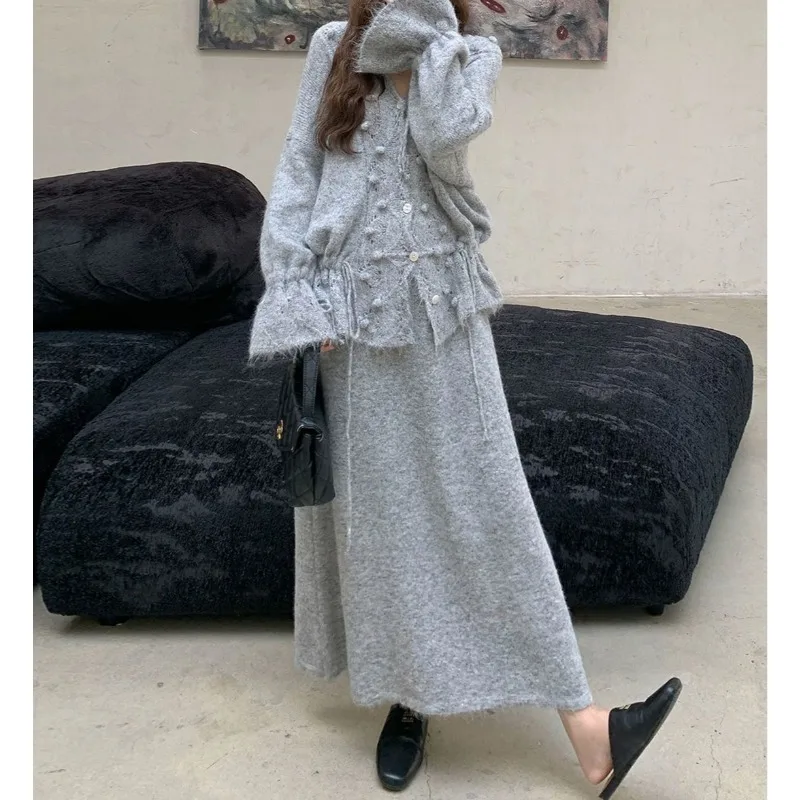 

Full Set of Stylish and Beautiful Lazy-style Sweater Outfit Autumn and Winter Consisting of A Knitted Cardigan and A Midi Skirt