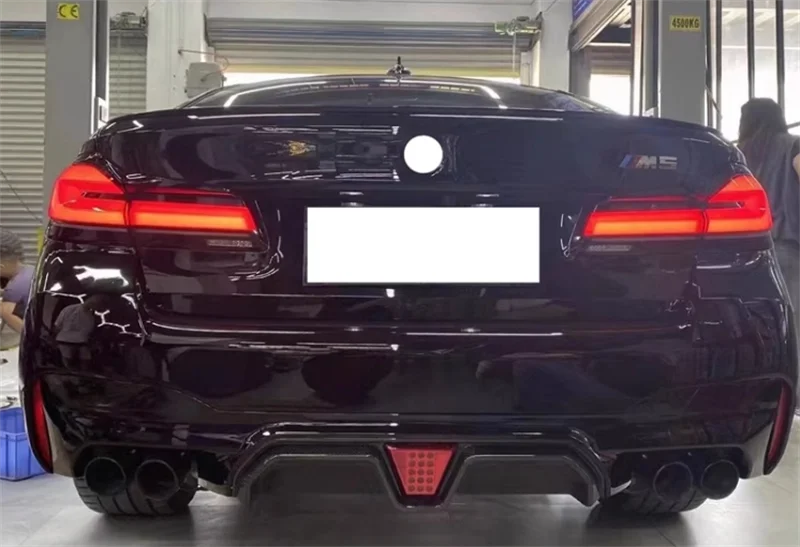 تستخدم لـ 17-IN BMW M5 Series F90 ألياف الكربون الجافة CS Style مع أضواء LED على الشفة الخلفية ومجموعة الجسم الناشر