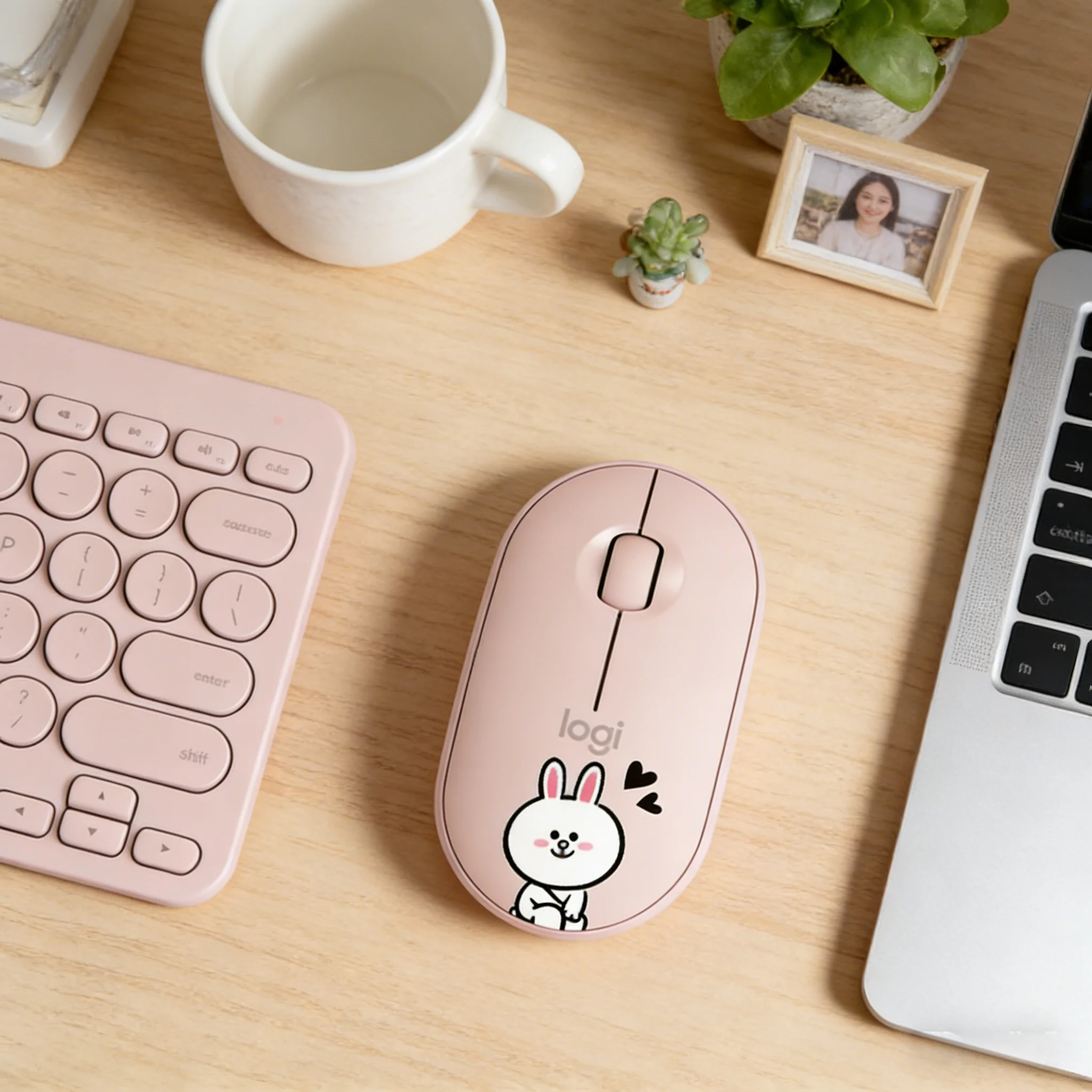 

Logitech M350 Pebble Wireless Mouse Bluetooth 2.4GHz Dual Mode Silent Click Slim Portable for PC Laptop Mac Office Home