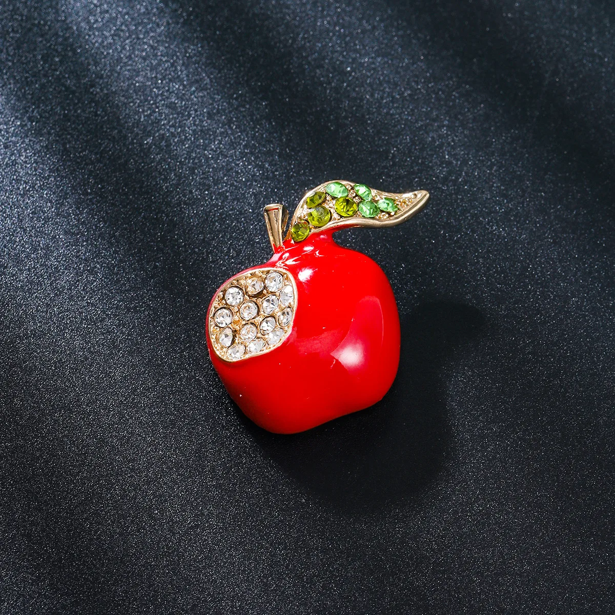 เข็มกลัดผลไม้ลายการ์ตูนรูปแอปเปิ้ลน่ารัก ดีไซน์ใหม่ สวยหรู พร้อมอุปกรณ์ตกแต่งเสื้อผ้า