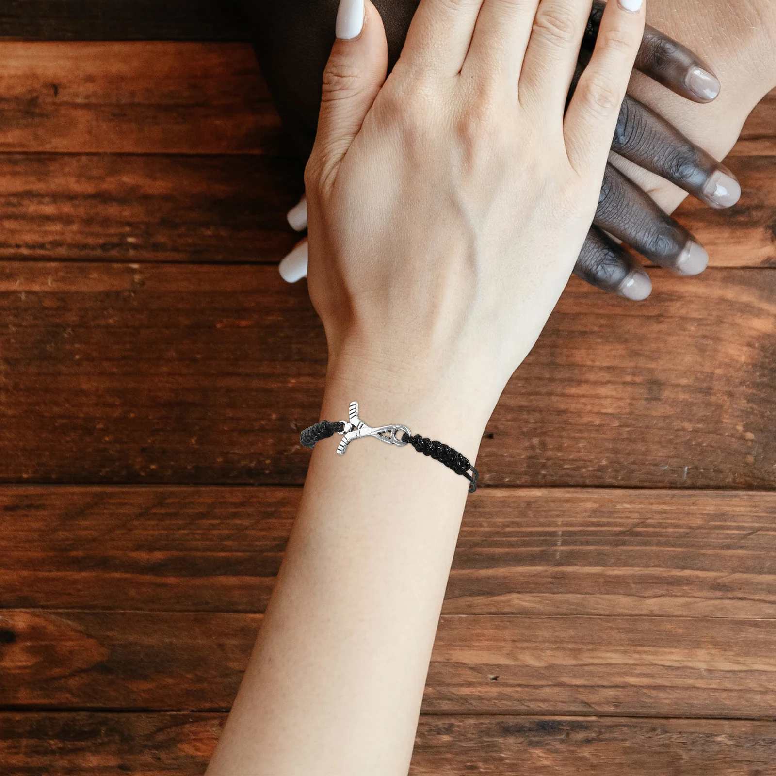 

Chic Hockey Bracelet For Sports Fans Wear-Resistant Alloy Wrist Accessory Lightweight Portable Gift For Teammates Birthdays