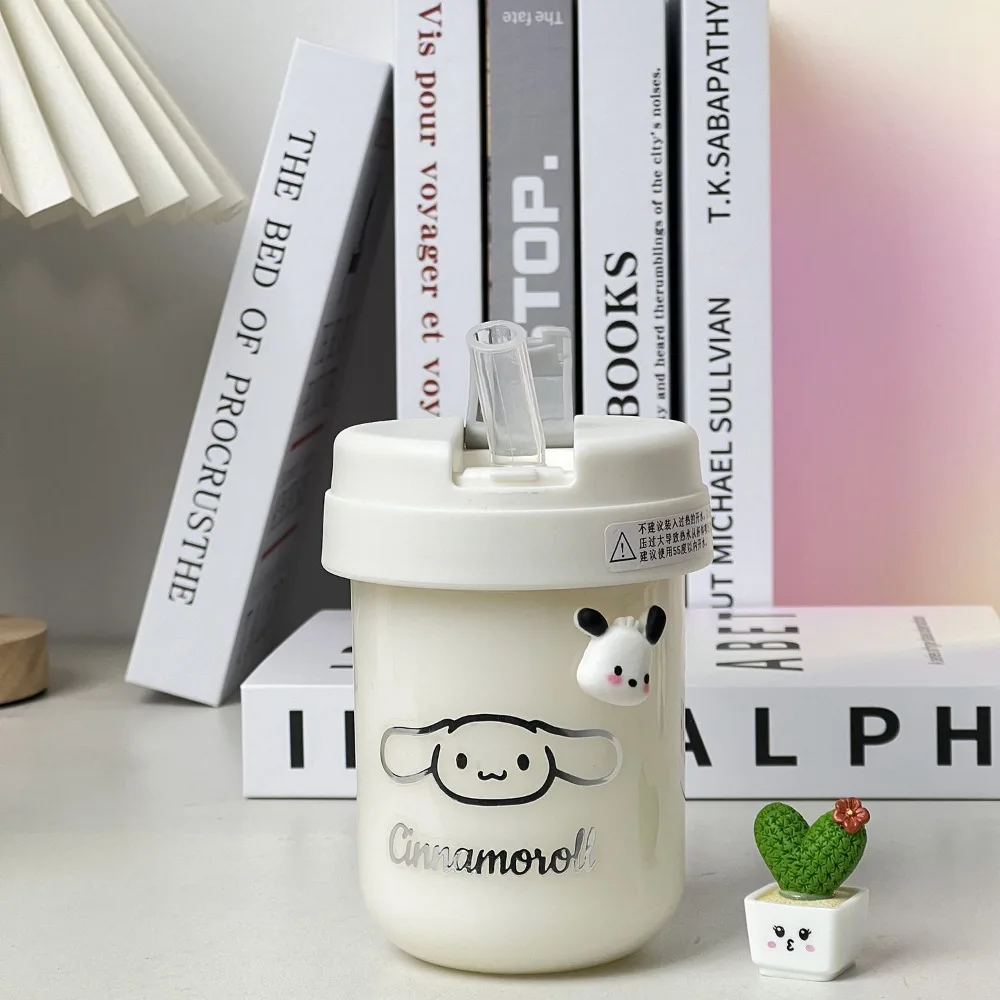 Instagram ถ้วยพลาสติกที่เรียบง่ายและดูสูงน่ารักขนาดเล็กและมินิขวดน้ํานักเรียนแบบพกพาถ้วยฟางและคู่รัก