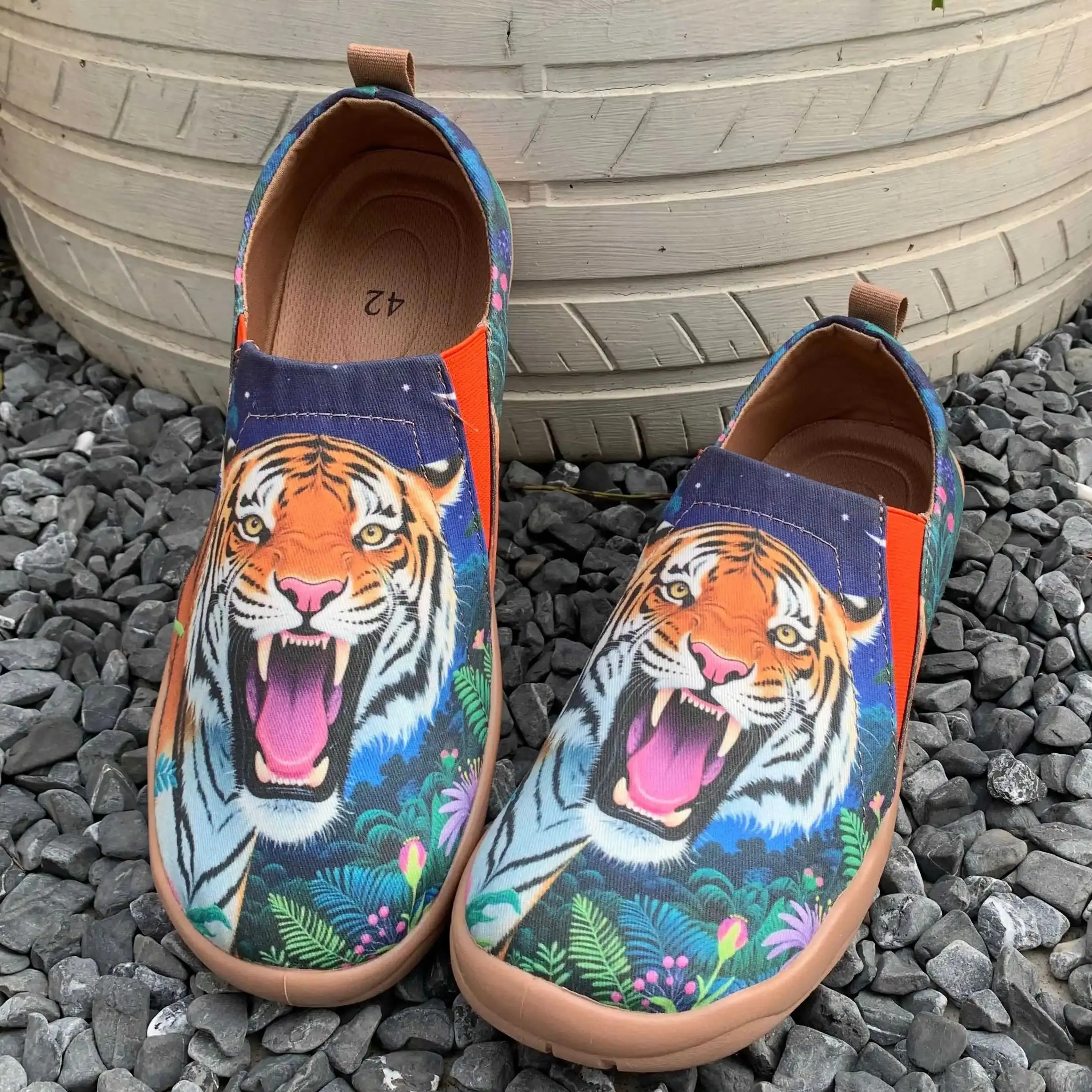 

Новые осенние модные женские кроссовки с животным тигровым принтом, повседневный стиль, универсальные на все сезоны, удобная легкая дышащая женская обувь большого размера на мягкой подошве, кроссовки для бега, походная обувь, прогулочная обувь.