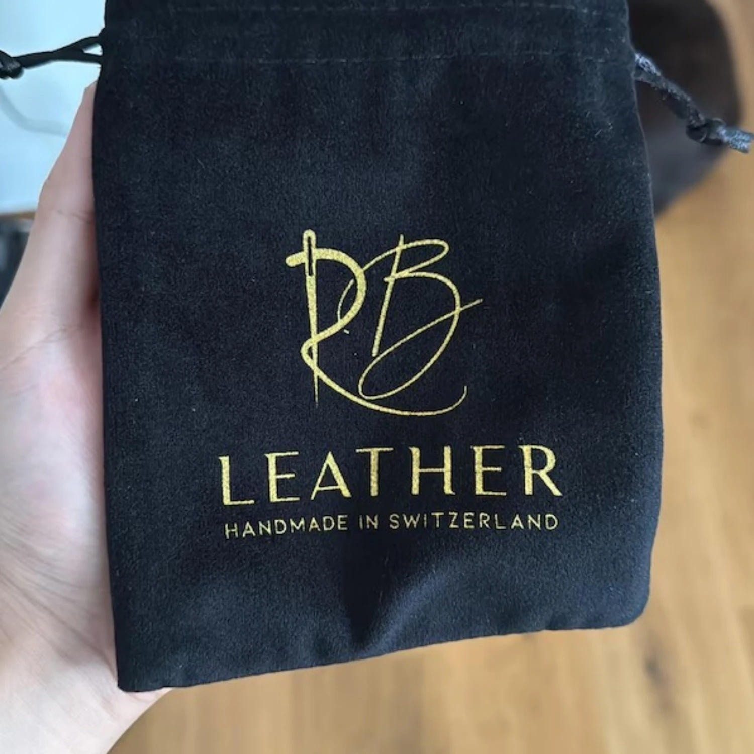 

Персонализированная фиолетовая шкатулка для драгоценностей из 20 шт. с мешочком из микрофибры: набор упаковки с логотипом