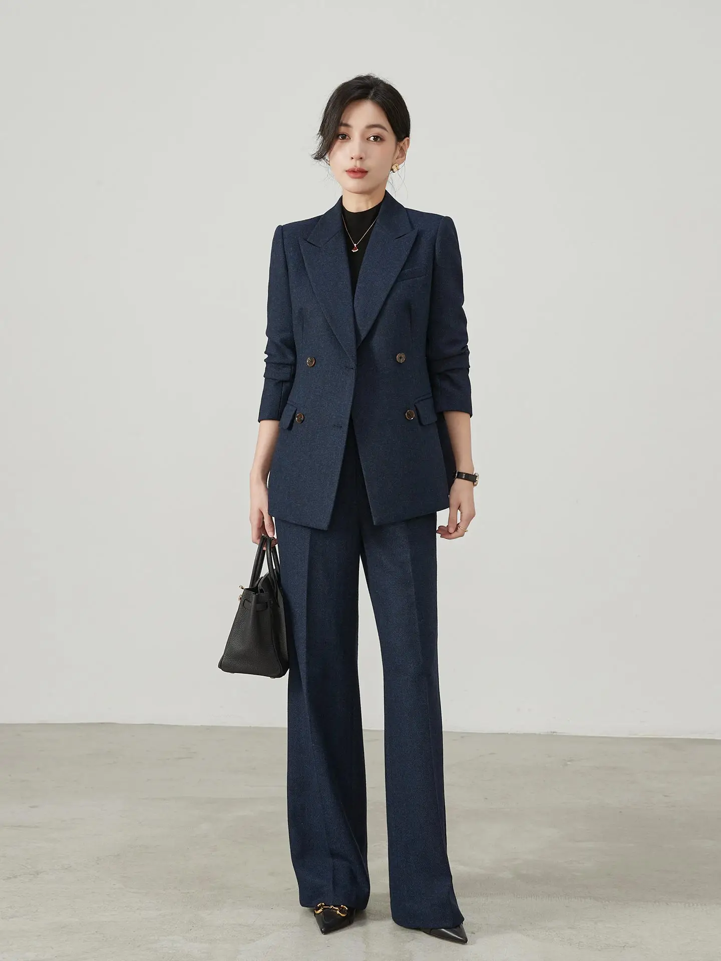 

Утепленный шерстяной деловой костюм: женский комплект с брюками, осенне-зимний, профессиональный, приталенный, темно-синий цвет