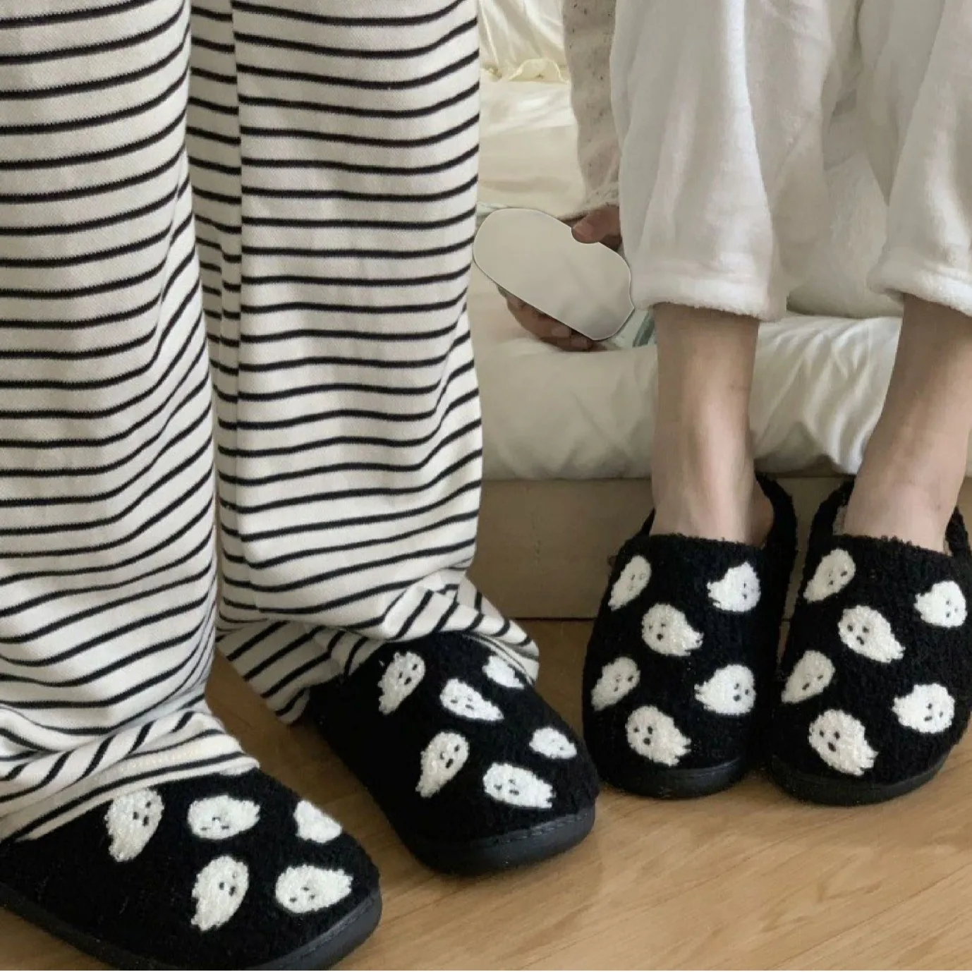 

Men's Classy New Halloween Skull Cartoon Warm Winter Cotton Slippers for Men and Women Couples Home Indoor Cotton Slippers for Men