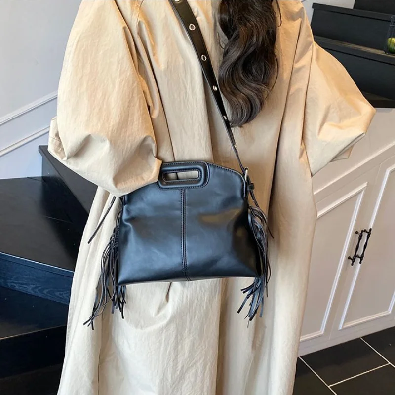 

Fashionable Personalized Handbag With Tassels Hot-selling Korean-style Casual Bag New Simple Solid Color Versatile Crossbody Bag