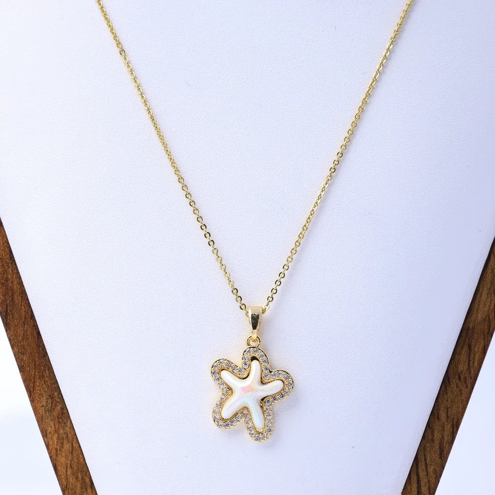 Collana romantica con ciondolo stella marina, gioielli stella a cinque punte, decorazione in acciaio al titanio dorato, design carino con catena clavicola per Gi