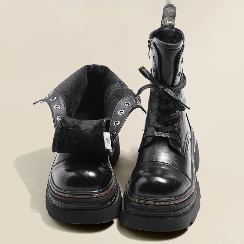 حذاء من الجلد للنساء منصة مسطحة أحذية مصممين 2025 الشتاء الثلوج تشيلسي الأحذية موضة جديدة القوطي قصيرة دراجة نارية الأحذية Mujer