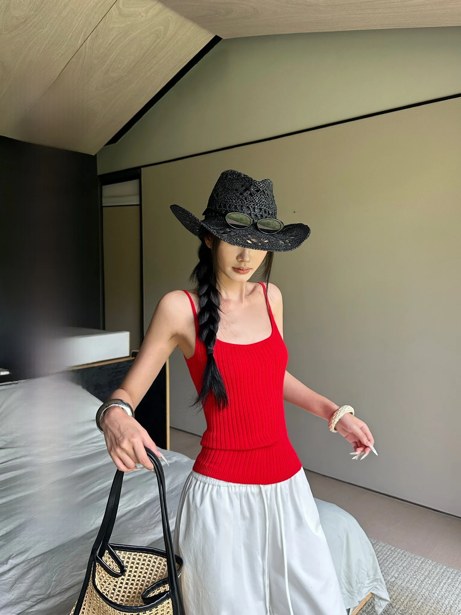 

Красный укороченный топ на бретельках, женская летняя верхняя одежда, дизайн для похудения, базовый слой, жилет, внутренняя одежда для поездок на работу, Sle Bal, полиэстер F...