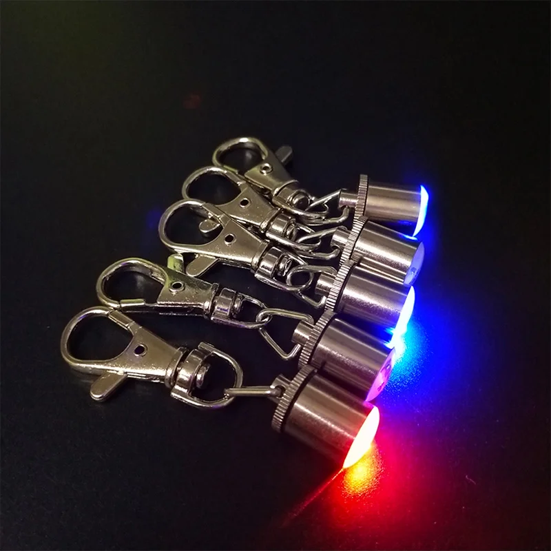 Pet LED Leucht Kupfer Material Anhänger Hund Walking Nacht Licht Mit Karabiner Kostenloser Versand 10 teile/los