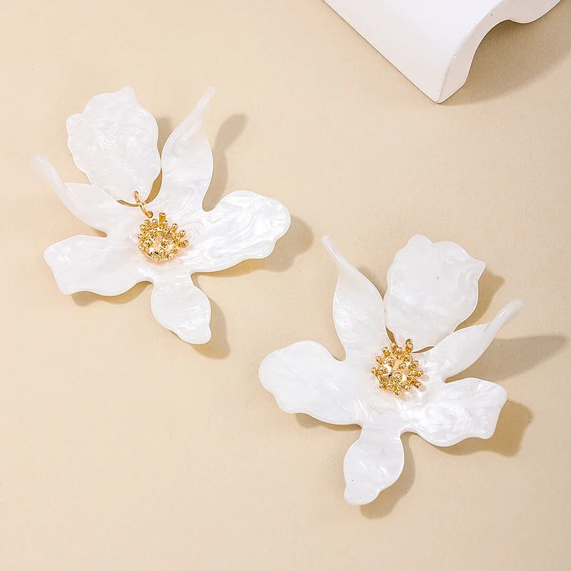 New Large Flower Earrings Versatile Temperament Trendy People Sweet White Stamen Valentines Day Women\'s Boho Acrylics Earrings