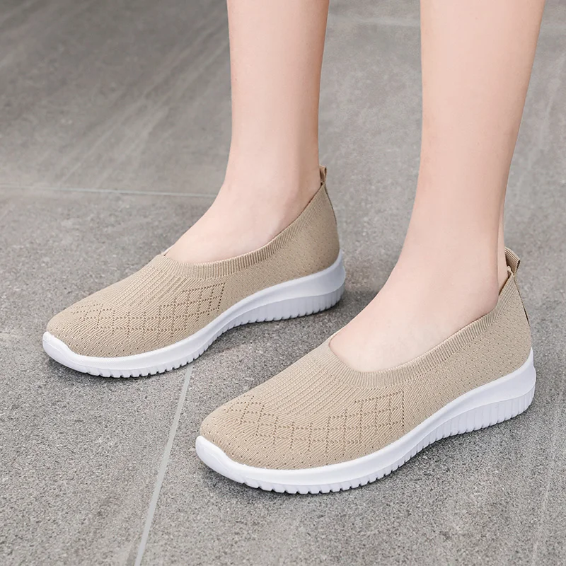 Women Sports Shoes Slip in Water Play Shoes Breathable Running Lightweight Mesh Anti Slip Fitness Shoes Suitable Fitness Wear