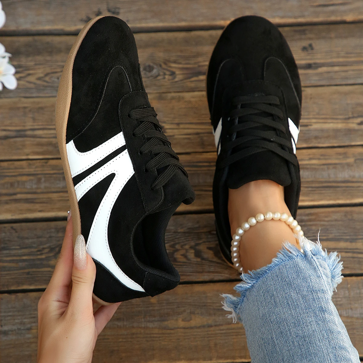 New Women Retro Color Contrast Sneakers Lace‑up Low‑top Casual Shoes Ladies Lightweight Daily Walking Patchwork Flat Sneakers