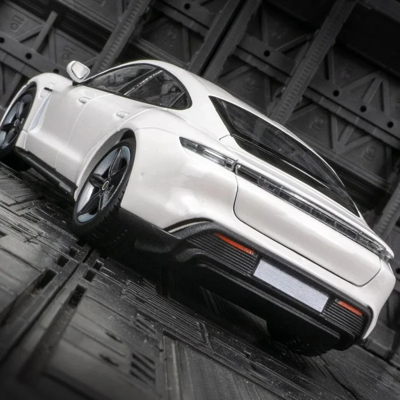 1:24 schaalmodel Porsche Taycan Turbo S van gegoten metaal, simulatie, handwerk, volwassen speelgoed, decoratie, verzamelobject, cadeau