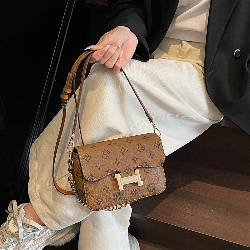 

Classic retro design chain strap crossbody bag, elegant and popular women's shoulder bag, fashionable small square bag