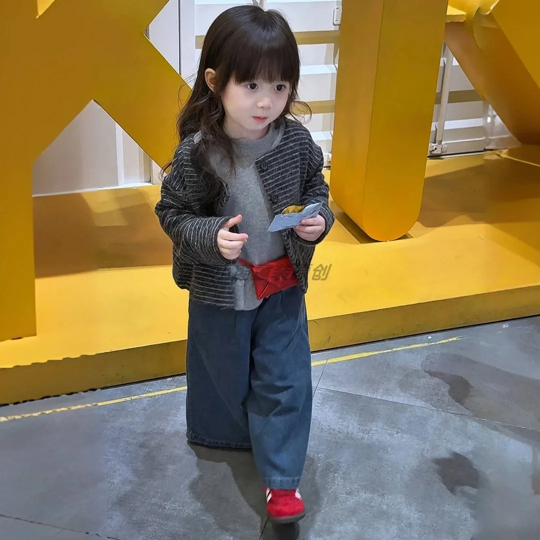 طقم كاجوال مكون من ثلاث قطع للفتيات، يتميز معطف خريفي مخطط، تي شيرت فضفاض أنيق ومتعدد الاستخدامات للأطفال