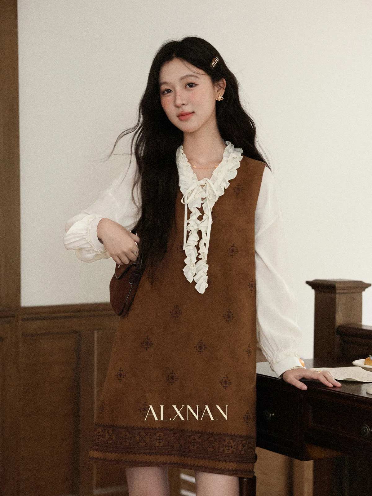 

ALXNAN Brown Sleeveless Dress Short Bohemian Style Mini Women's Vest Dresses 2025 Autumn V-neck Elegant Female Clothes L57173