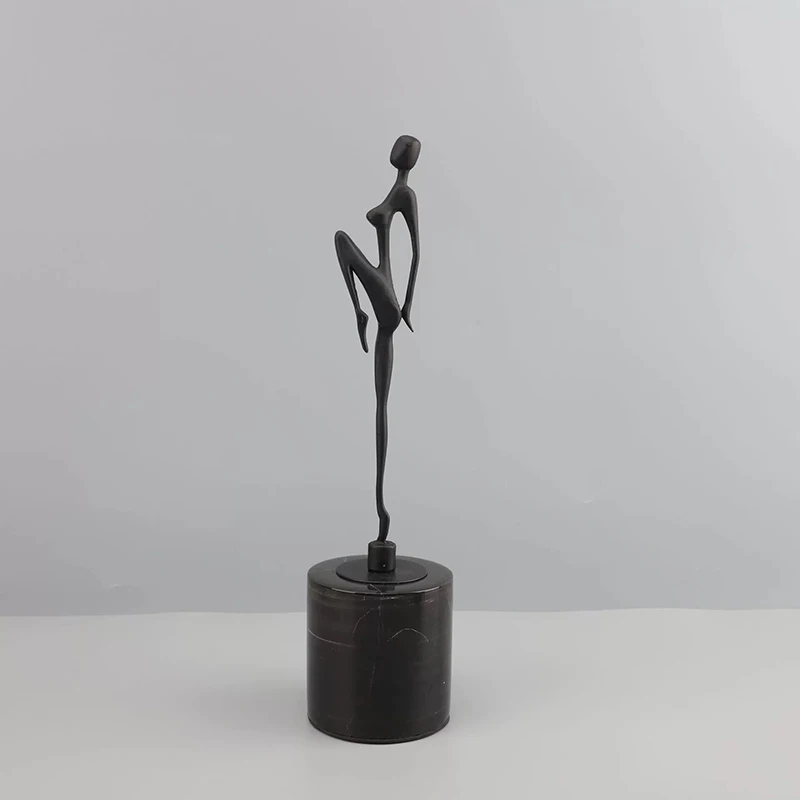 Moderne Metalen Sculptuur Abstracte Kunst Vrouwelijke Metalen Standbeeld Creatieve Ornamenten Staande Met Marmeren Voet Voor Thuis Decoratie Acce