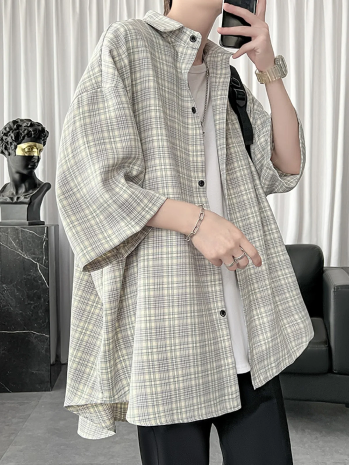 

Summer Thin Ice Silk ort Sve irt Men's Loose Fit Faionable Hong Kong Sle irt Jaet Youth Culture Trendy