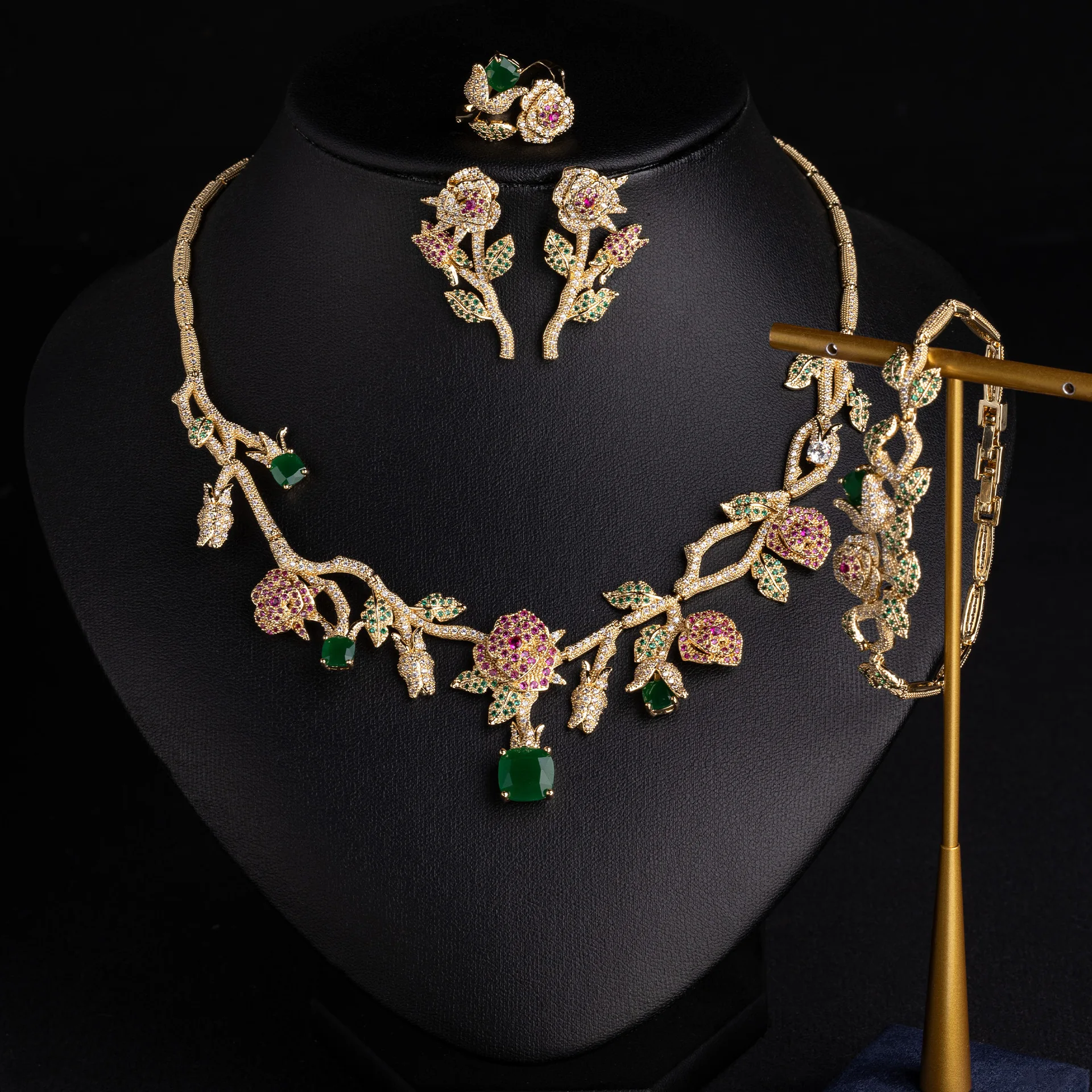 Jewelry Necklace, Women's style Zflower pendant Necklace, Light Luxury andHigh-end feel, collarbone chain, individual fas