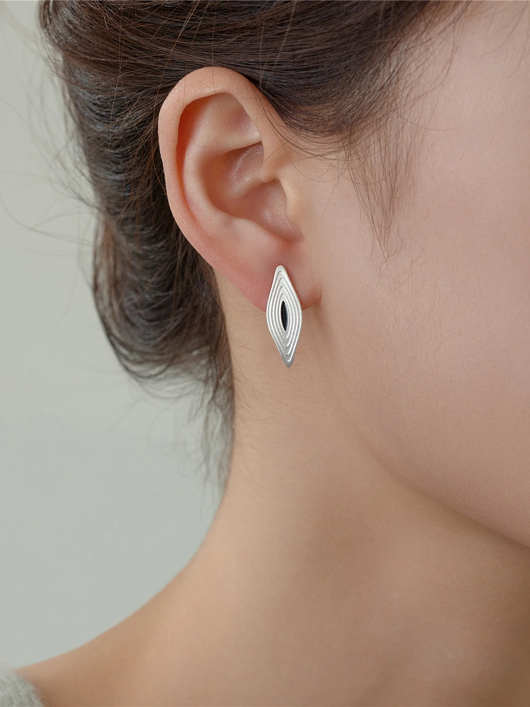 

Fanling Mystery Eye Ear Cuff for Women Minimalist Versatile Personality Gift Alloy Geometric Shape Fashion Jewelry