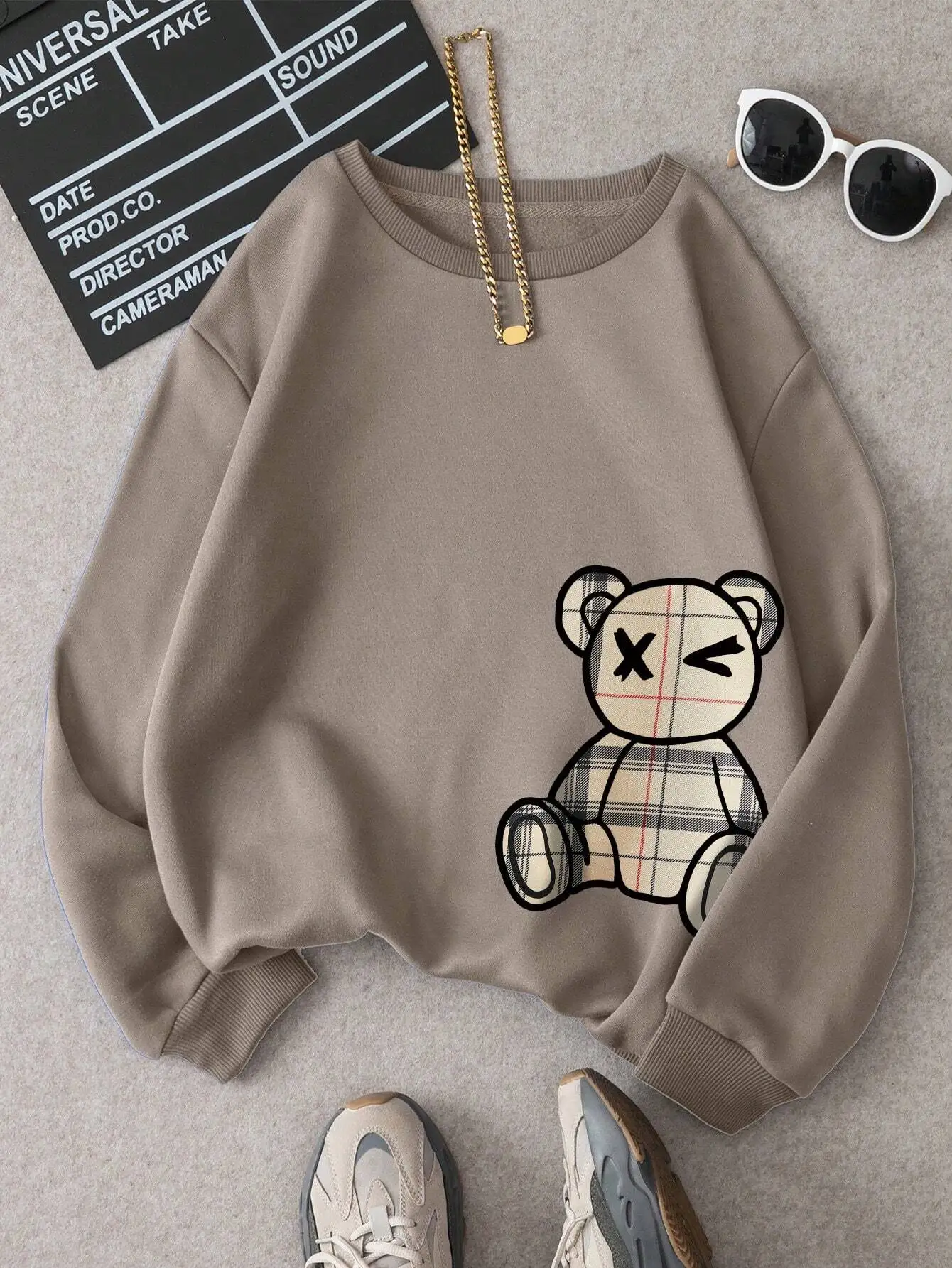 

Женская толстовка в клетку с принтом медведя, повседневный пуловер с длинными рукавами и круглым вырезом для осени, к школе и выпускному