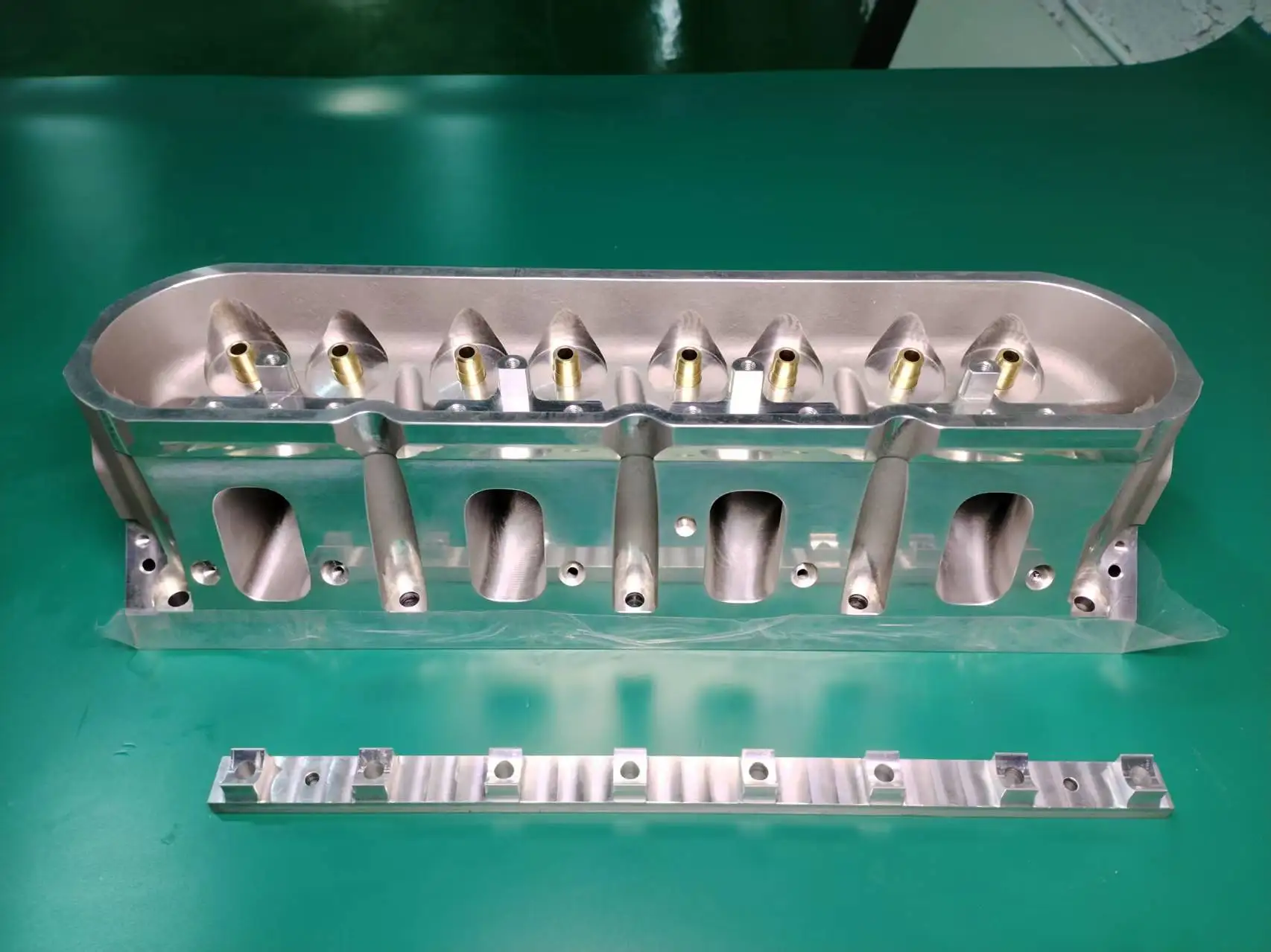 

LS Cylinder Head/Complete Assy LS3 263 260 276 240 260 CNC Cylinder Head for G M CHE VR OLET SBC SBF BBC LS1 Cylinder Head