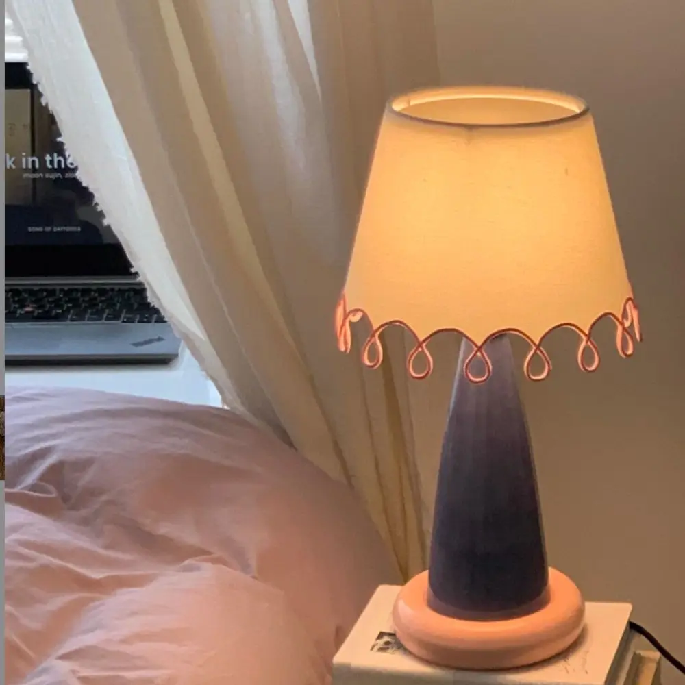 

Dual-Tone Design LOOP Desk Lamp Minimalist Girlish Design Pastel Desk Lamp 220v Tricolor Modern Ambient Lighting Bedroom Decor