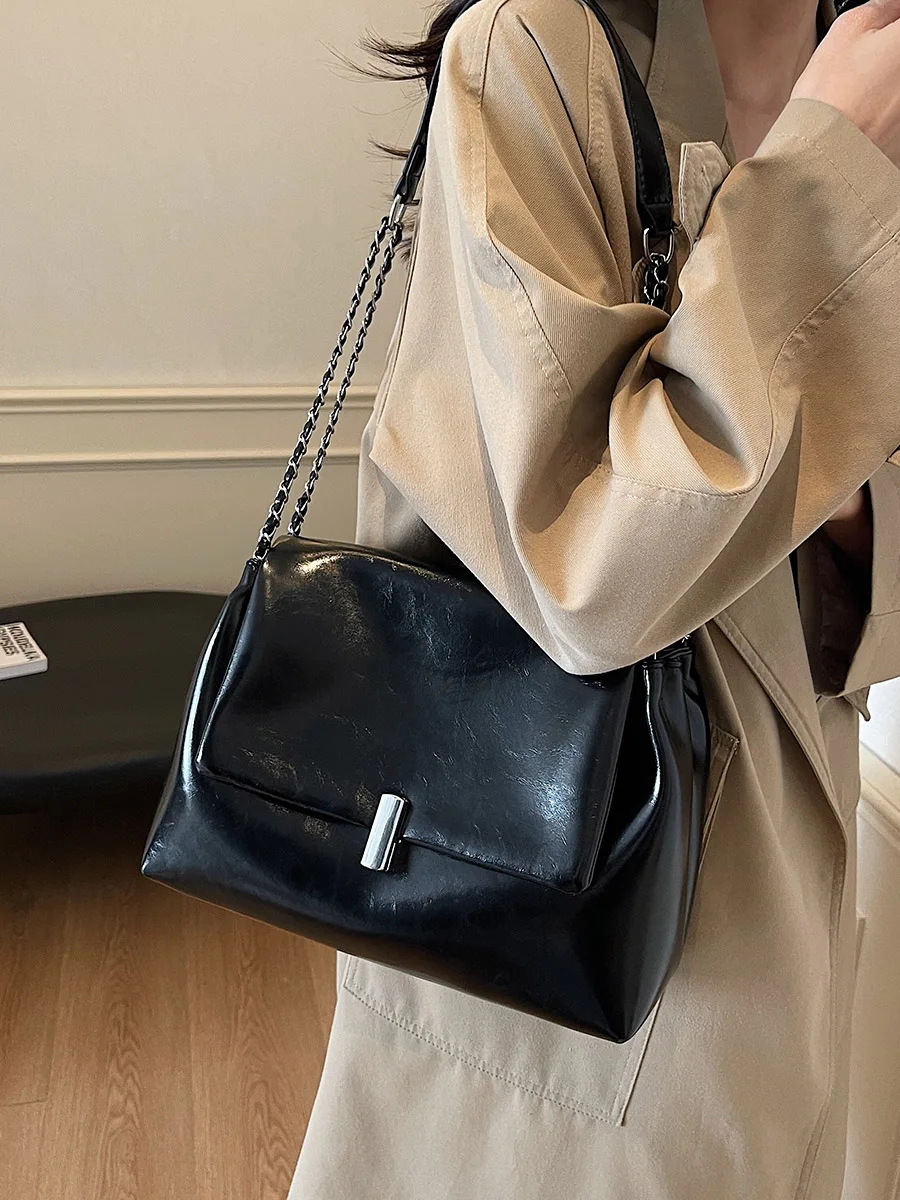 

Spring Summer New Large Capaci Women's Bag Faionable Single oulder Armpit Bag High Quali Retro Chain Commuting Bag