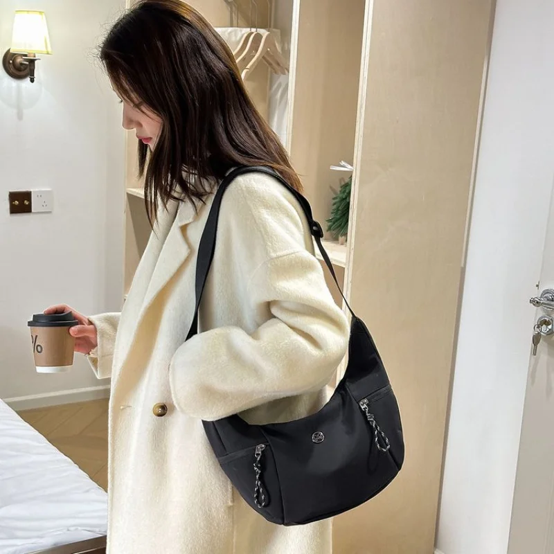 

Stylish Trendy Crossbody Bag With Large Capacity Minimalist Unique Leather Commuter Women Fashionable Letter Logo