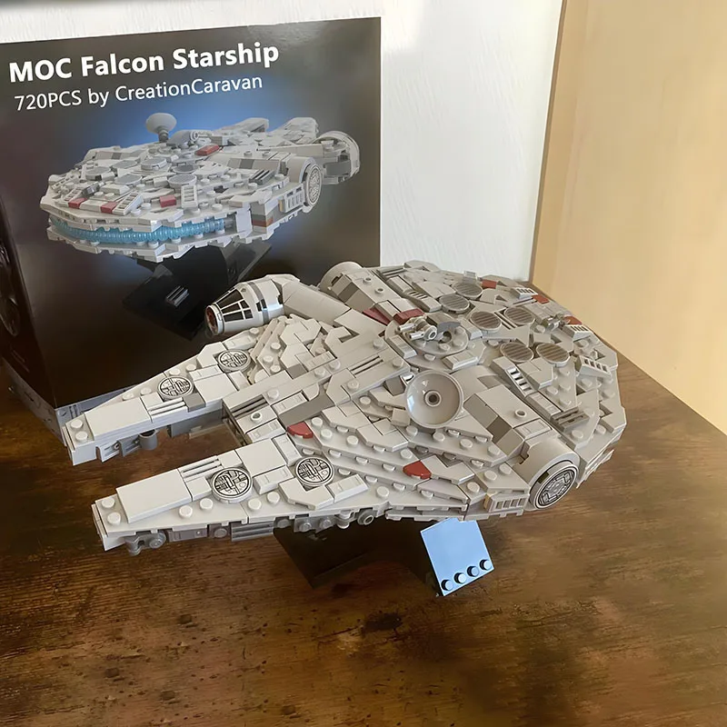 

(Designed by CreationCaravan) NEW 720PCS MOC-232890 Millenniums Starship Buidling Blocks Model DIY Bricks Spaceship Set Toys