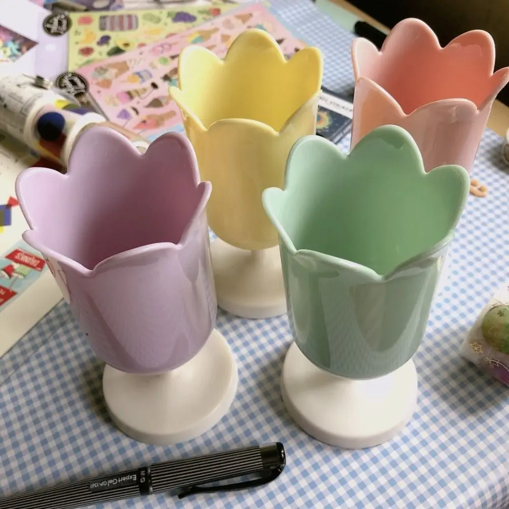 INS Plastic Pen Holder Tulips Shape Desktop Organizer Storage Bucket Makeup Brush Holder School Office