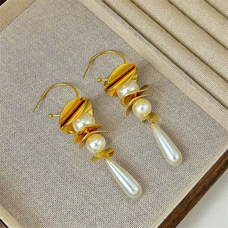

2025 New Fashion Long Pearl Drop Earrings for Women Glossy Metal French Style Personality Daily Party Accessory