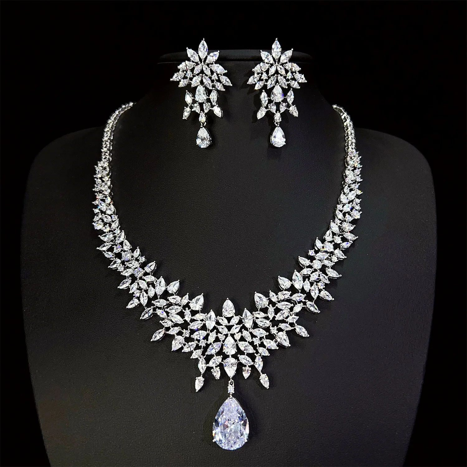 

New Elegant Light Luxury sliver color Necklace Earrings Women's Dress Decorative Jewelry Suitable for Wedding Host Gift M-898