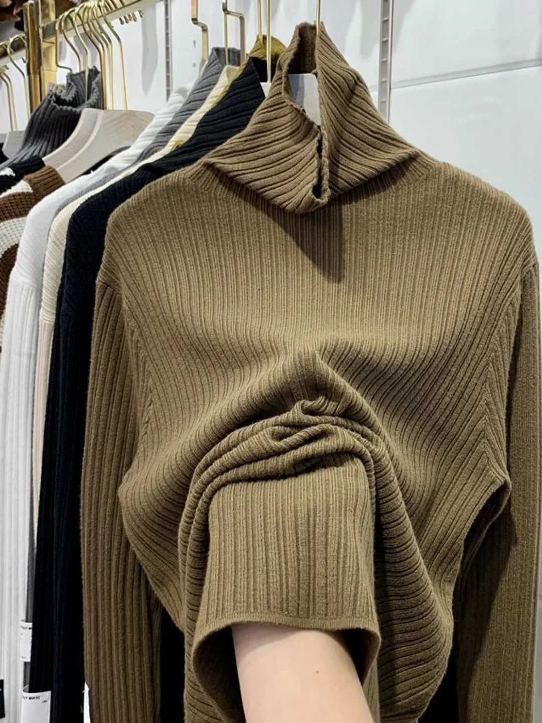 

Вязаный свитер с высоким воротником больших размеров, с длинными рукавами, в полоску, осенне-зимний, модный, стройнящий топ