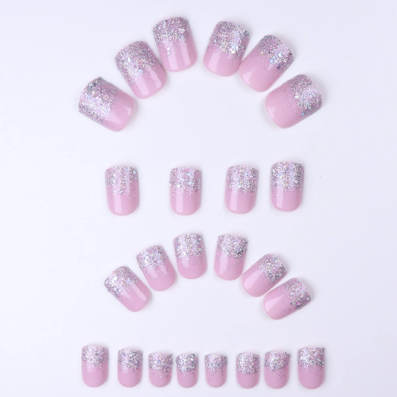 24 pièces- faux ongles carrés argentés, incrustation de paillettes argentées, délicats et magnifiques, simples et généreux, adaptés aux rencontres et à la salle