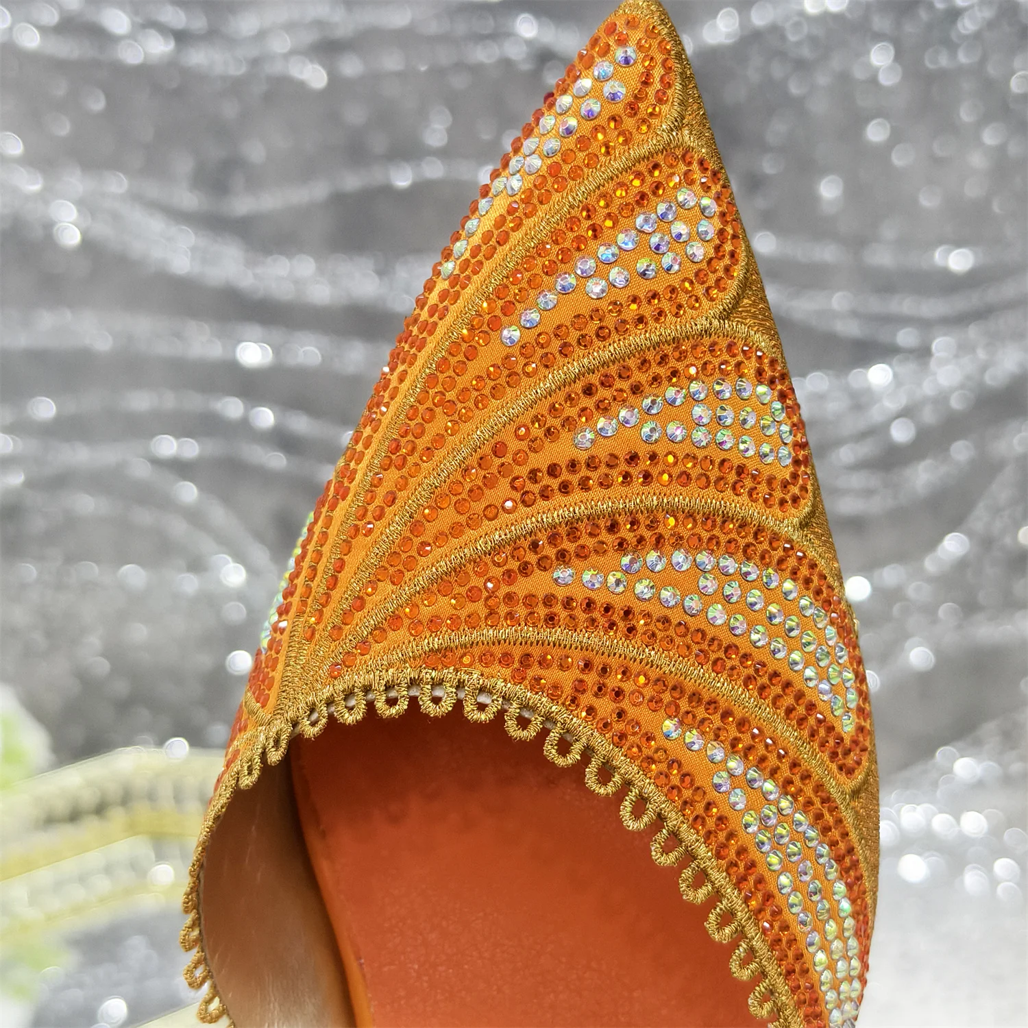 Venus Chan 2025 รองเท้าและกระเป๋าใหม่เพื่อให้ตรงกับสีส้ม Pointed-Toe Diamond-Studded Party รองเท้าส้นสูงสตรีนางสาว Banguet ฉาก