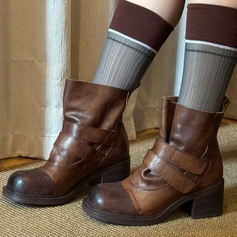 

Новые женские ботильоны на высоком каблуке с круглым носком, винтажные плиссированные кожаные туфли в британском стиле на квадратном каблуке