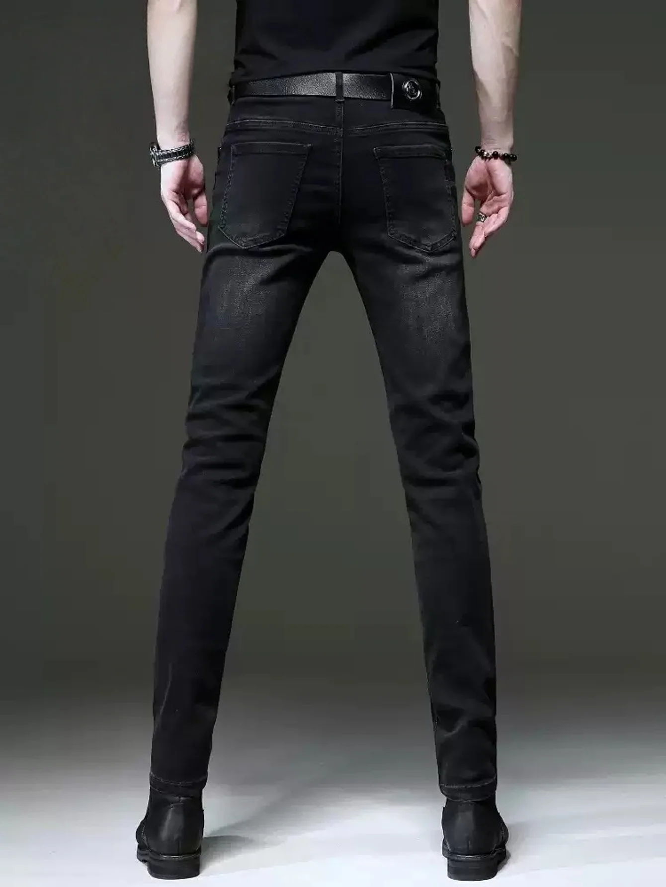 

Джинсы Drip Black Slim Denim в стиле Y2K для свиданий. Аксессуары и ремни в комплект не входят.