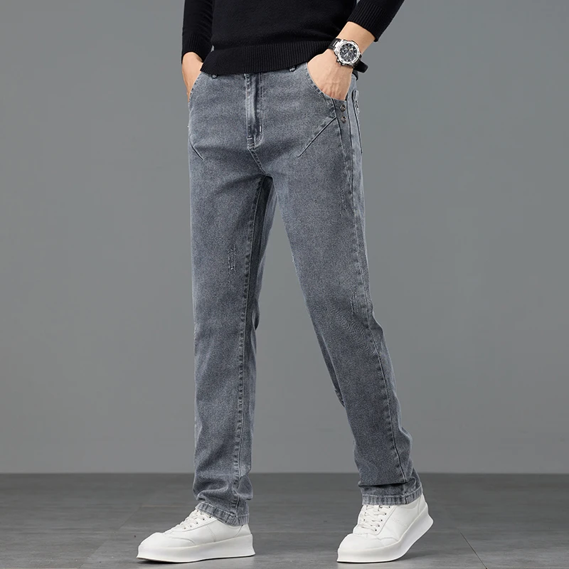 2025 Jeans elasticizzati da uomo nuovi Pantaloni dritti coreani slim tascabili alla moda autunnale Comodi pantaloni classici in denim con piedi piccoli