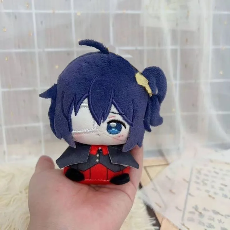 حتى إذا كان لديك مرضًا ثانًا، ما زلت تحتاج إلى التاريخ. كوسبلاي، دمية قطنية بستة زهور، قلادة دمية على شكل نونو لطيفة مطبوعة