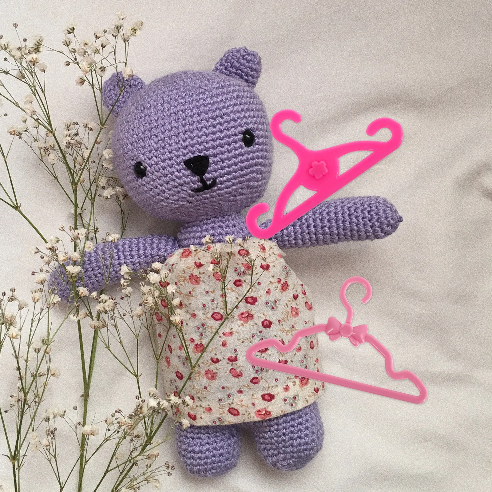 

60 шт. мини-вешалок для одежды, пластиковые маленькие вешалки для кукольного домика, органайзер для платьев, повседневных топов и брюк