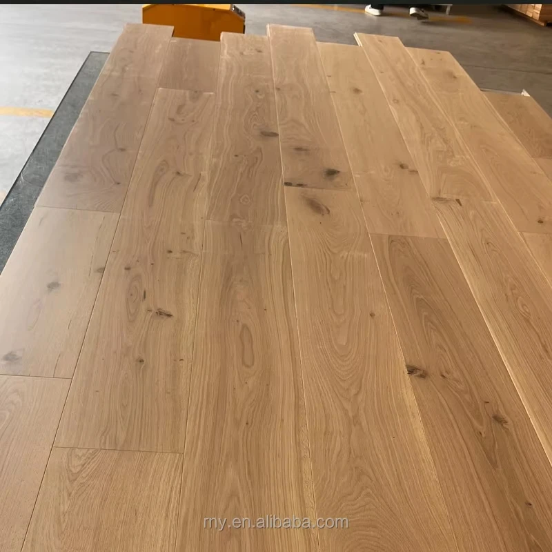 نسخة مخصصة أرضيات خشبية من خشب البلوط الأبيض عالية الجودة مناسبة للمناطق المرورية العالية 220 /240/260 مم ألواح خشبية متينة #1