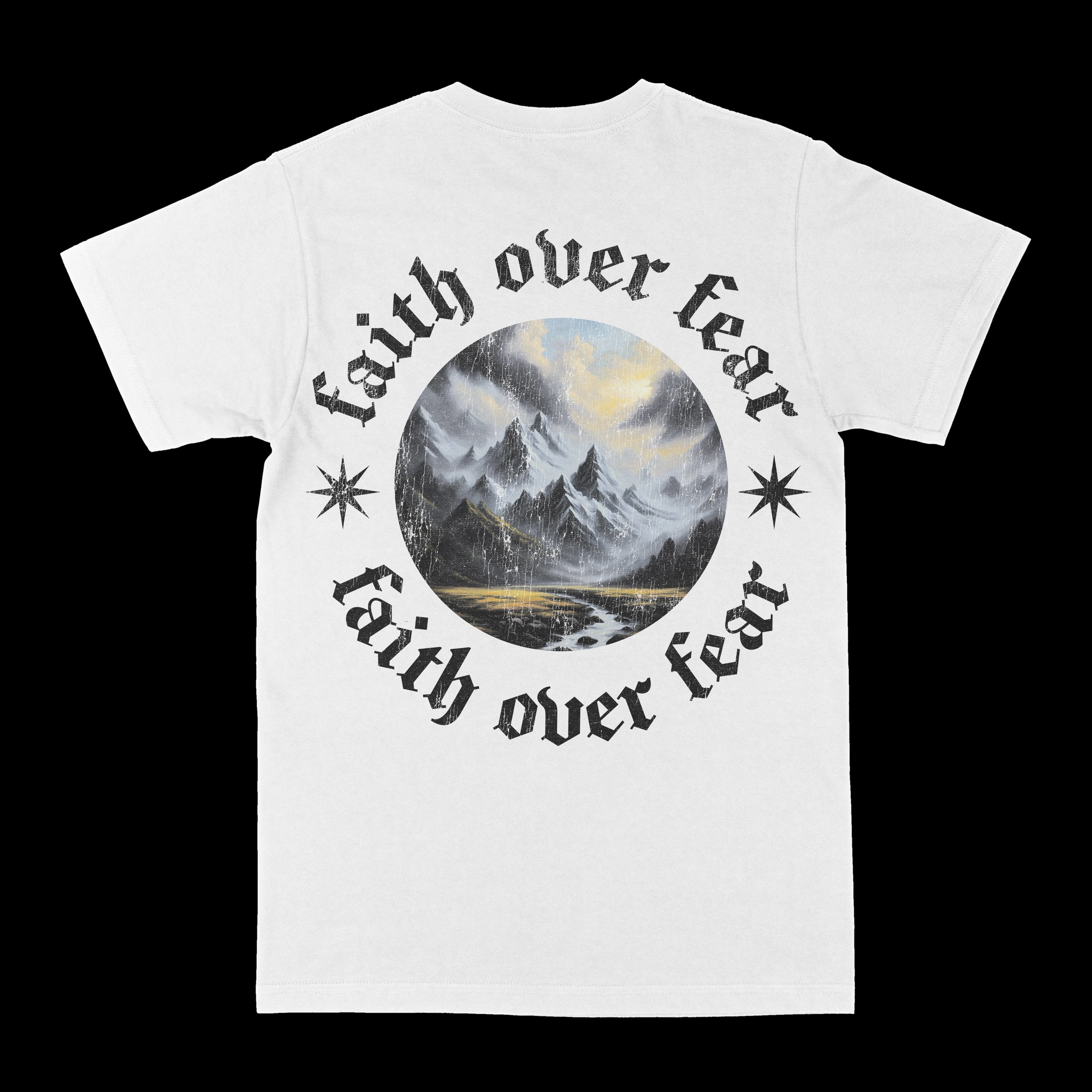 Streetwear Brand Graphics - Camiseta Branca Faith Over Fear Mountains